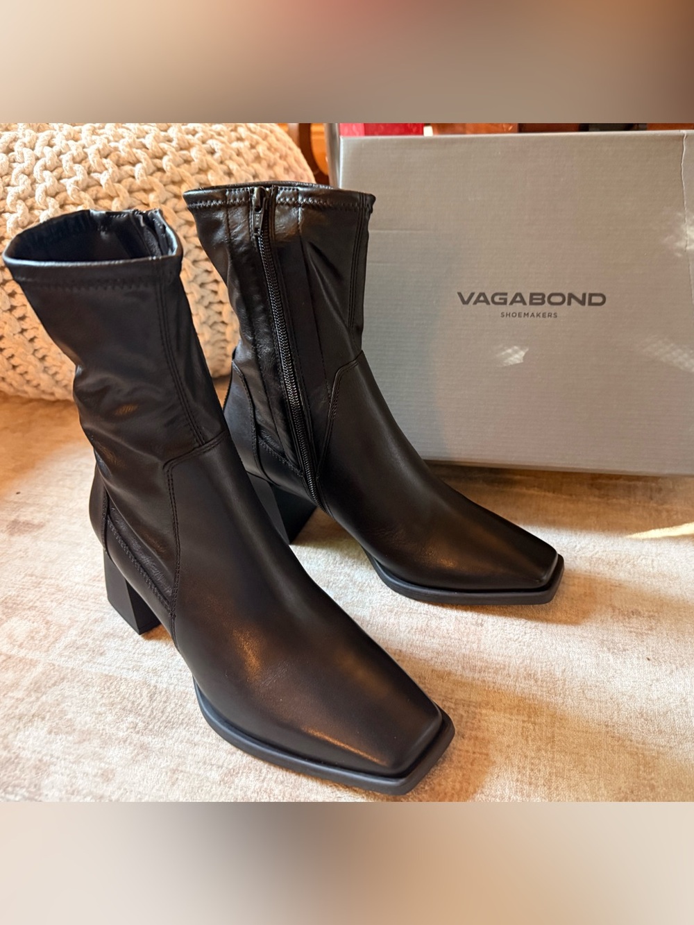 NWOT Vagabond Black Leather Square-Toe Ankle Heeled Boots size 38